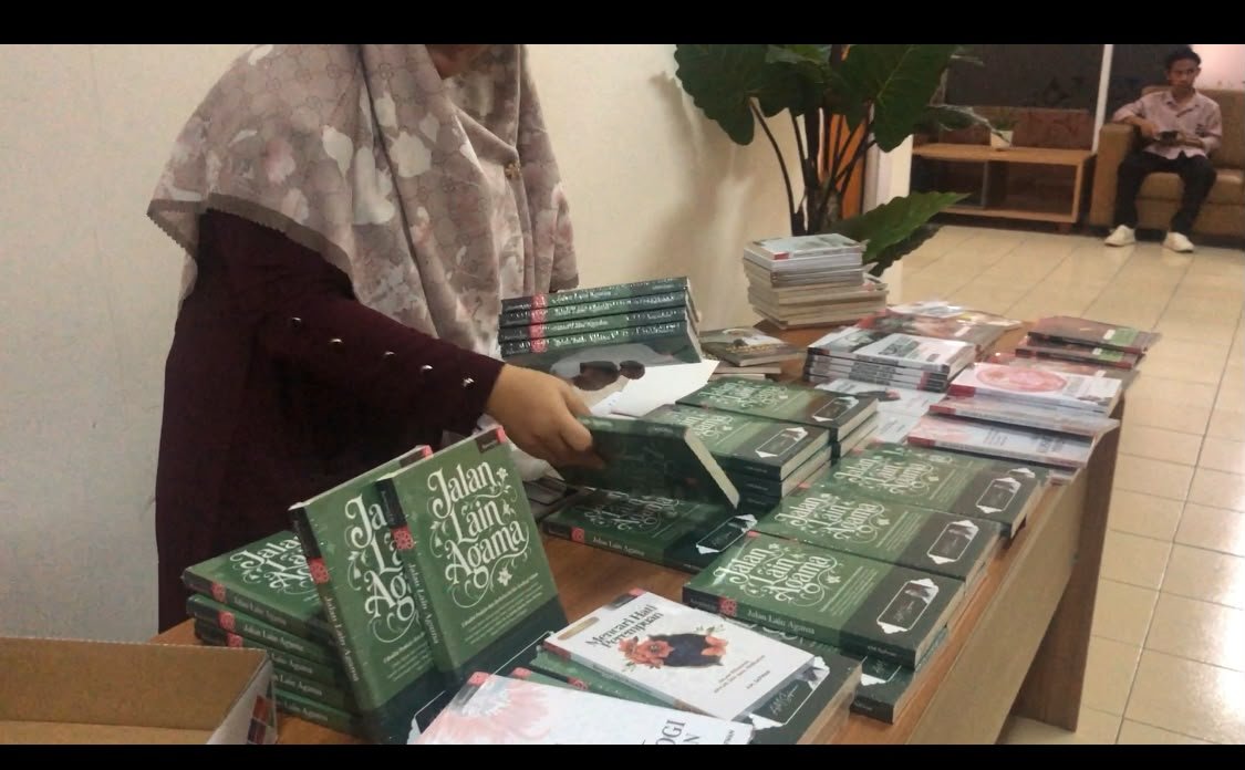 STAND BUKU